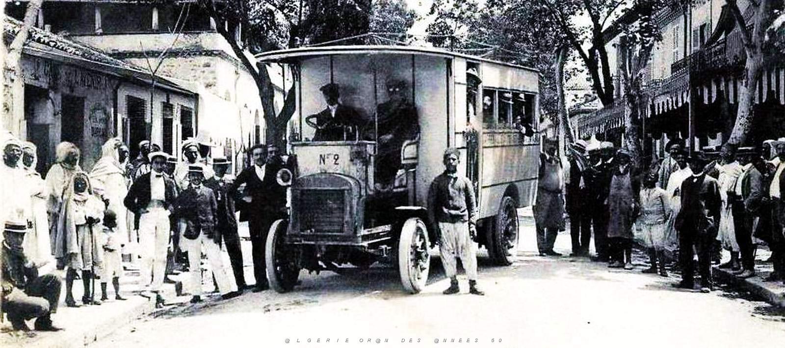 2178- Teniet-el-Haad - Boulevard de Tiaret2 - Autobus - 1910.jpg
